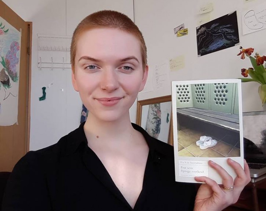 Bára Bjarnadóttir myndlistakona og lesandi vikunnar Bára Bjarnadóttir myndlistakona og lesandi vikunnar