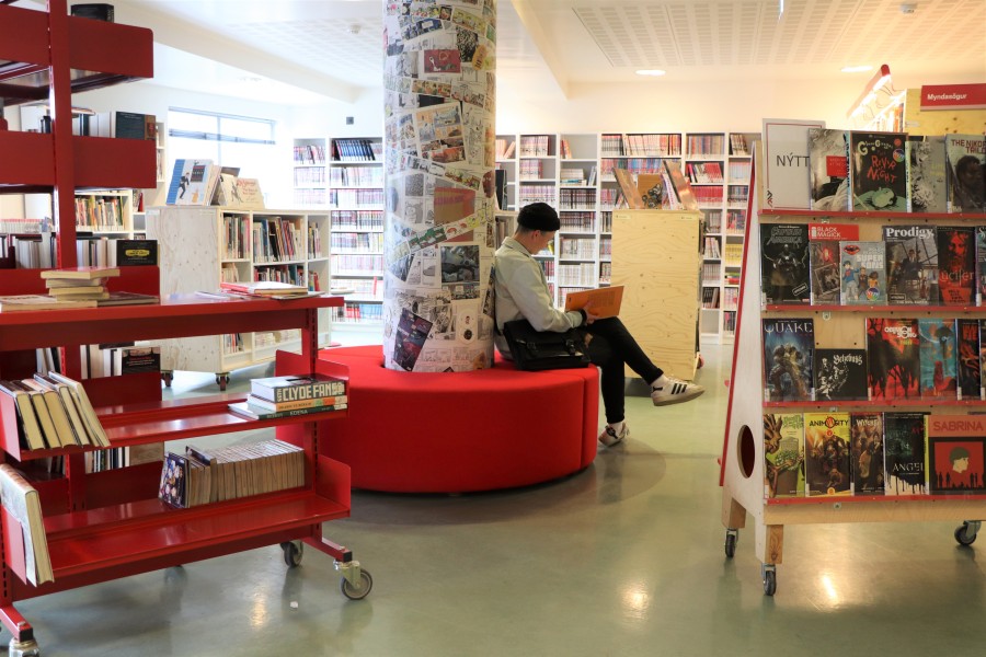Comics at the City Library in Grófin Comics at the City Library in Grófin