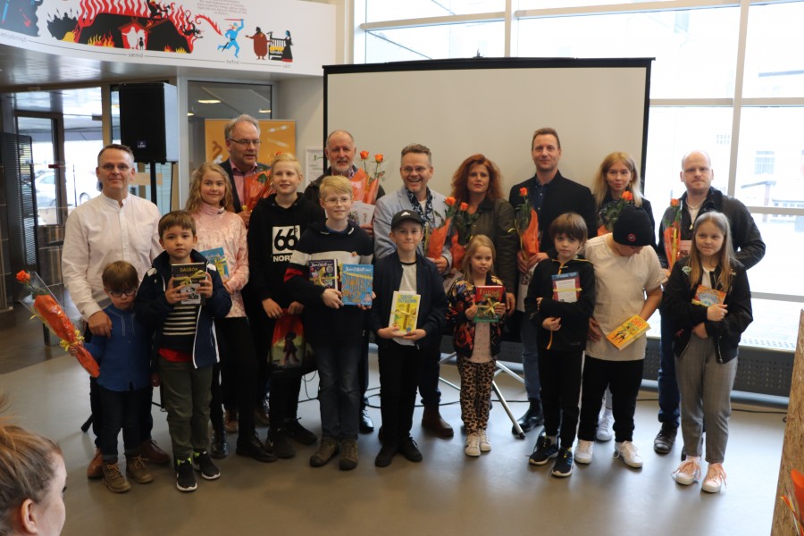 Bókaverðlaun barnanna 2019 Höfundar, þýðendur og börn á Bókaverðlaunum barnanna 2019