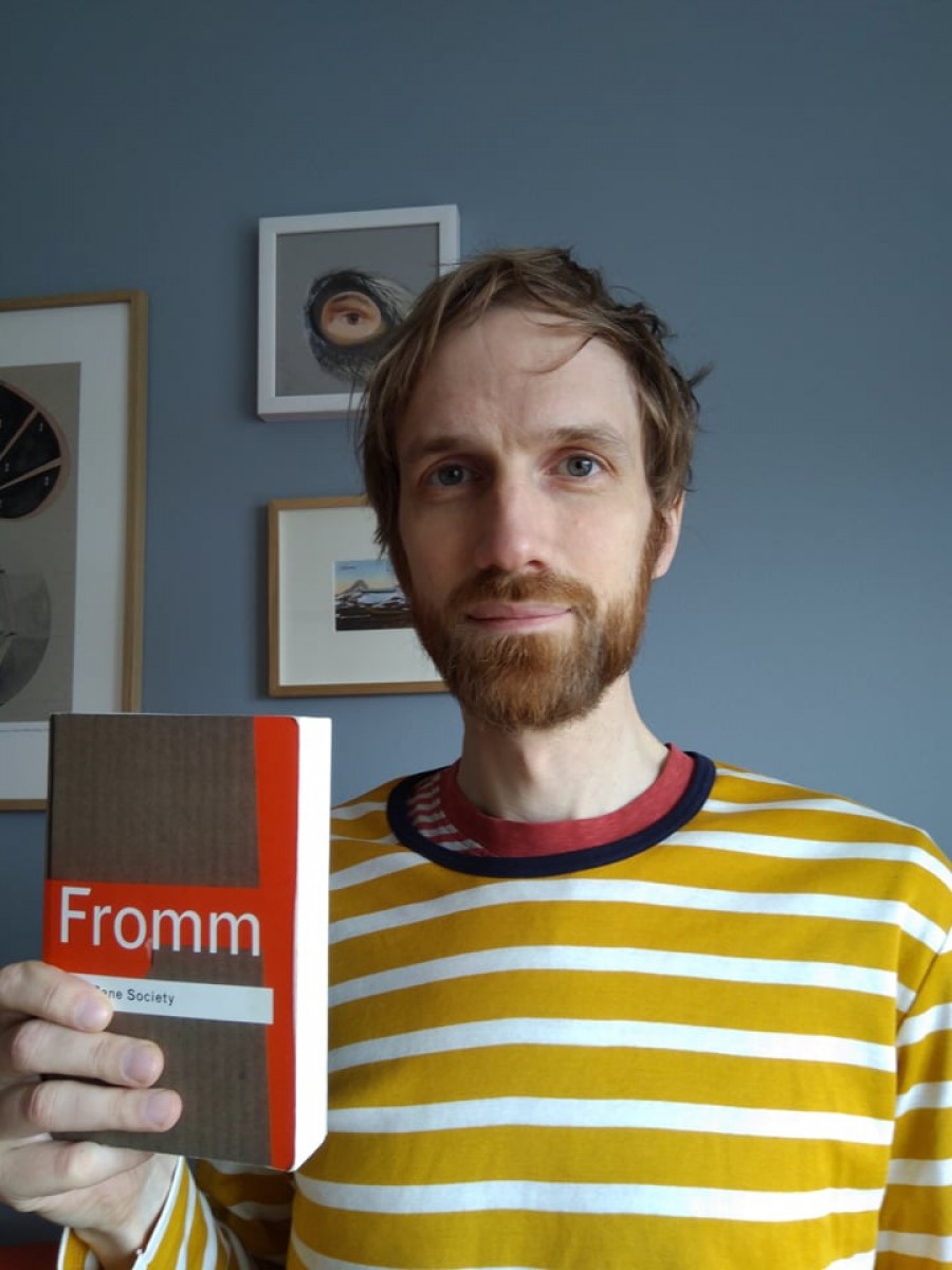 Tónlistarmaðurinn Mikael Lind er lesandi vikunnar Tónlistarmaðurinn Mikael Lind er lesandi vikunnar