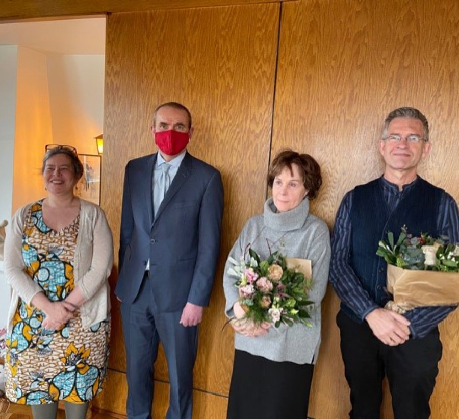 Guðrún C. Emilsdóttir formaður Bandalags þýðenda og túlka, Guðni Th. Jóhannesson forseti Íslands, Guðrún Hannesdóttir verðlaunahafi Íslensku þýðingaverðlaunanna og Aðalsteinn Ásberg Sigurðsson frá útgáfunni Dimmu. Mynd: gljufrasteinn.is